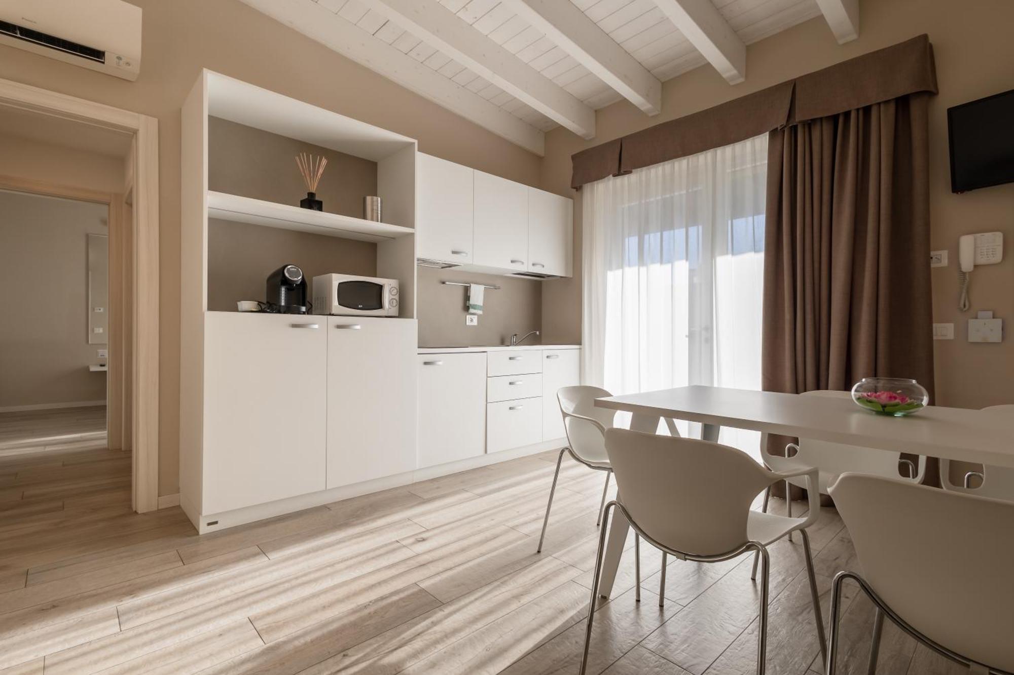 Aurora Aparthotel Peschiera del Garda Zewnętrze zdjęcie