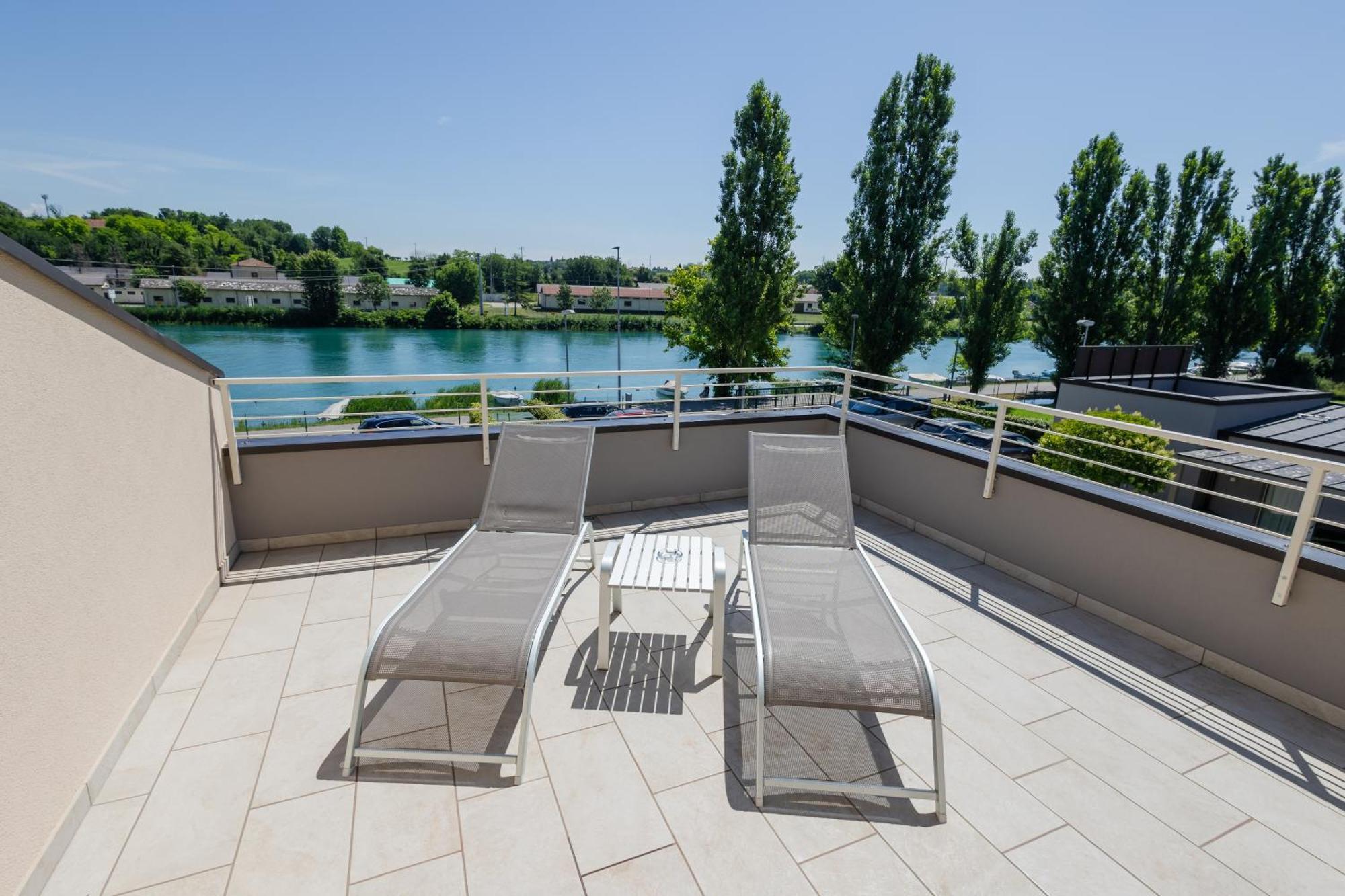 Aurora Aparthotel Peschiera del Garda Zewnętrze zdjęcie